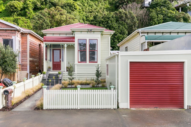 34 Derwent Street, Island Bay, Wellington - Carousel 1