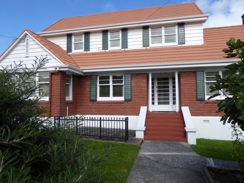9 Nicholson Road, Khandallah, Wellington - Carousel 1