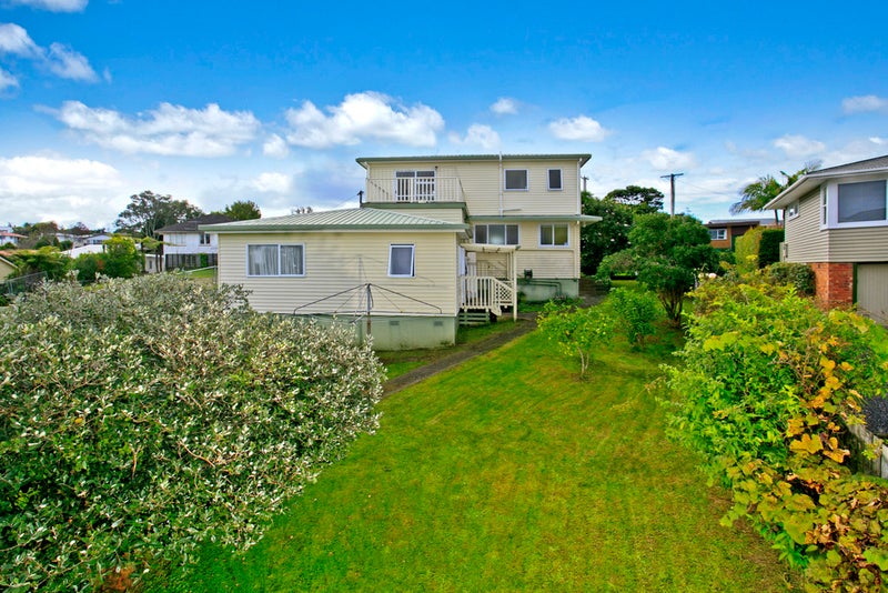 21 Tui Glen Road, Birkenhead, Auckland - Carousel 1
