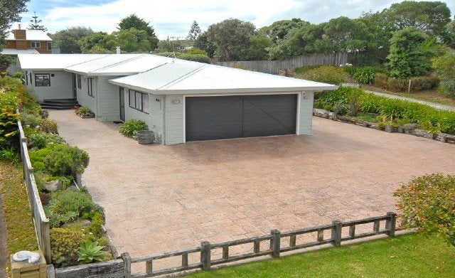 15 William Street, Waikanae Beach, Waikanae - Carousel 1