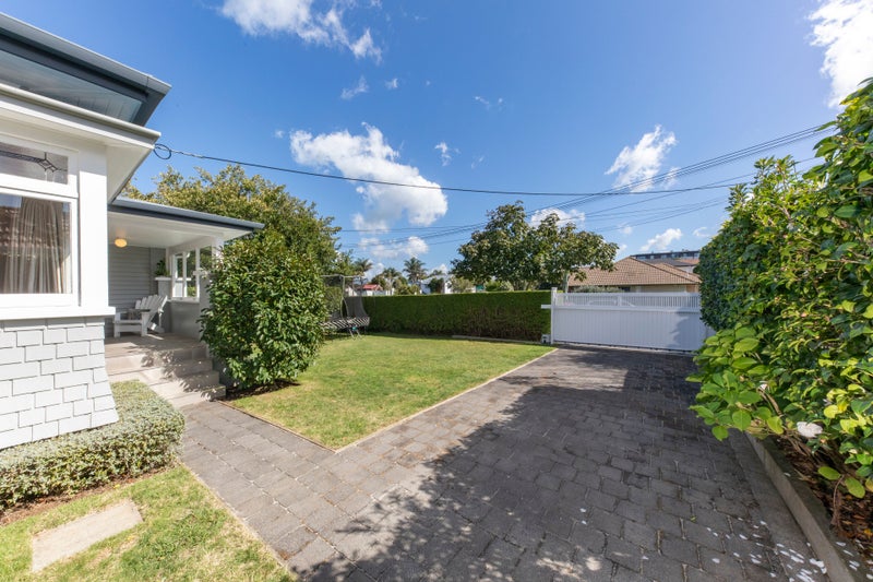 20 Queensway, Three Kings, Auckland - Carousel 2