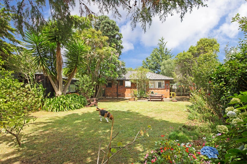 18 Baringa Place, Botany Downs, Auckland - Carousel 1