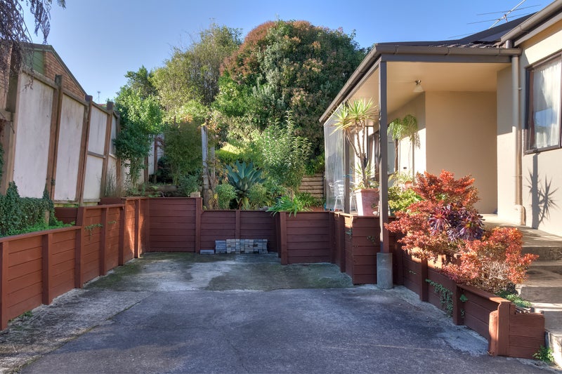 2/84 Dalwhinnie Parade, Highland Park, Auckland - Carousel 2