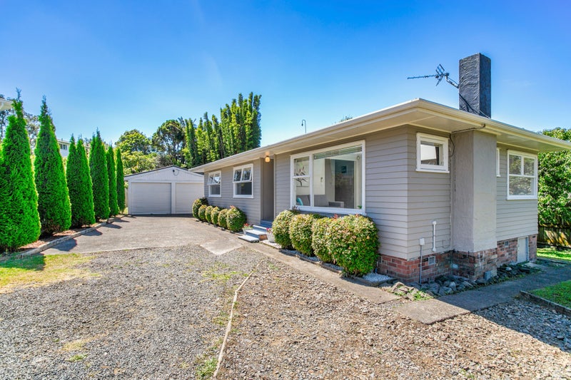 8 Cajero Place, Green Bay, Auckland - Carousel 2