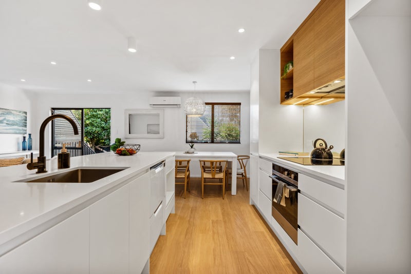 2/17 Heathglen Place, Bayview, Auckland - Carousel 1