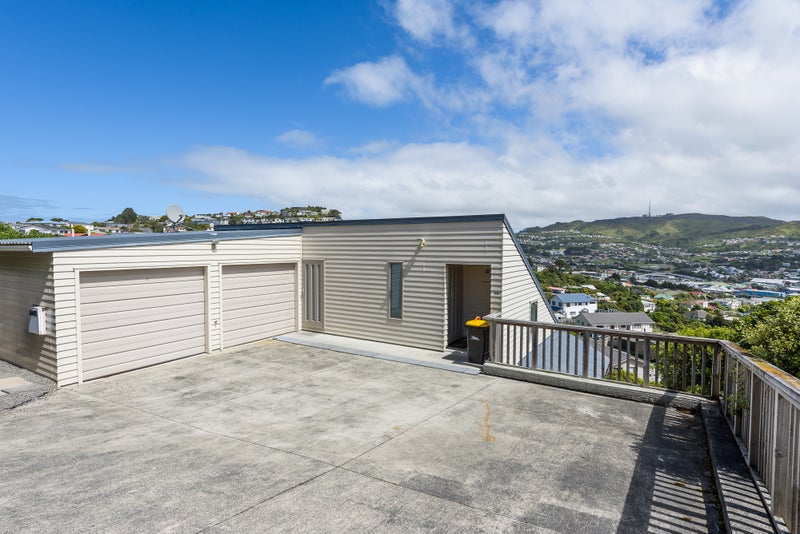 21B Pelorous Street, Paparangi, Wellington - Carousel 2