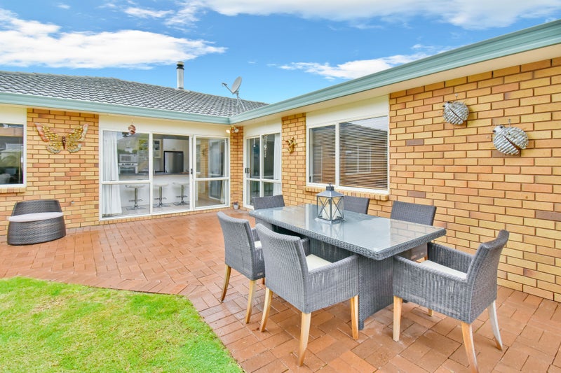 40 Rushgreen Avenue, Pahurehure, Papakura - Carousel 2