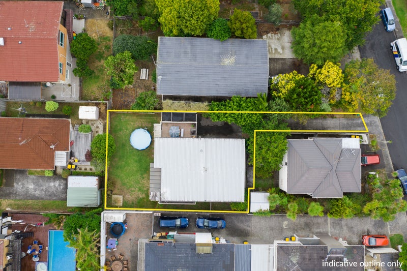 2/20 Holdaway Avenue, Northcote, Auckland - Carousel 19