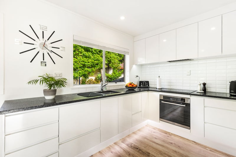 1/24 Kathleen Street, Tōtara Vale, Auckland - Carousel 2