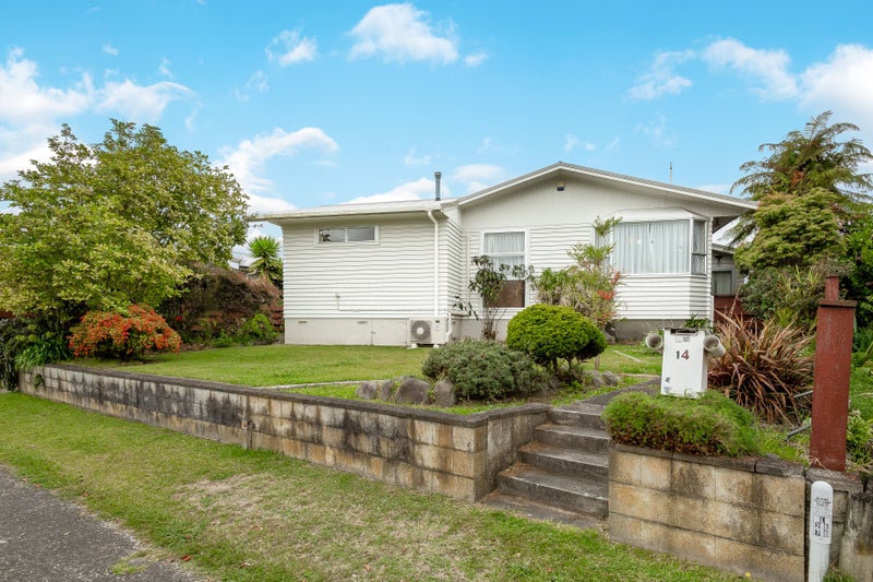 14 Deanwell Avenue, Deanwell, Hamilton - Carousel 2
