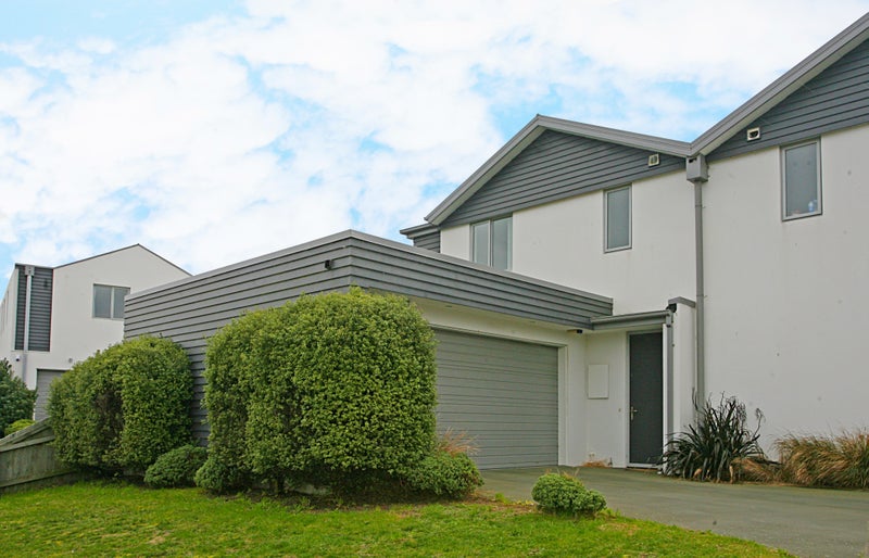 4 Sienna Court, Aidanfield, Christchurch - Carousel 1