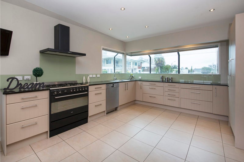 12 Suzetta Place, Sunnyhills, Auckland - Carousel 10