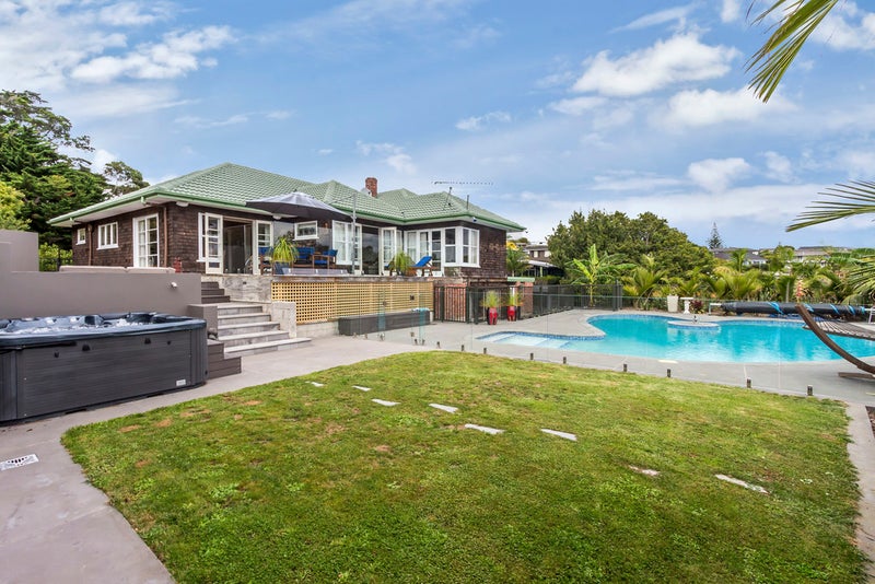 130 Mellons Bay Road, Mellons Bay, Auckland - Carousel 1