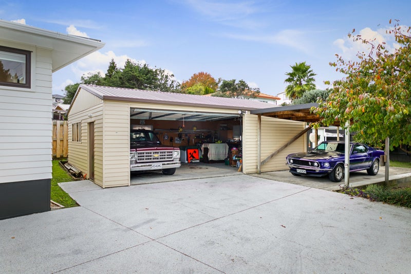 44 La Rosa Street, Green Bay, Auckland - Carousel 2