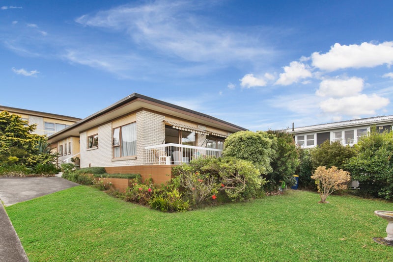1/70 Gulf View Road, Murrays Bay, Auckland - Carousel 1