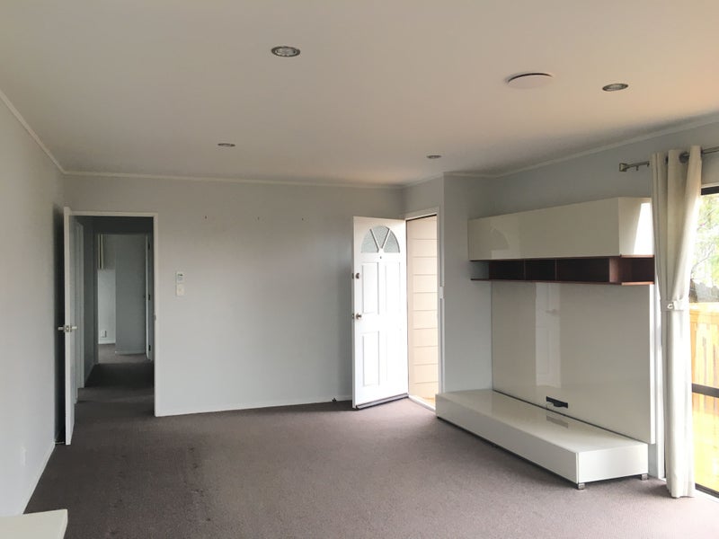 2/24 Barbados Drive, Unsworth Heights, Auckland - Carousel 2