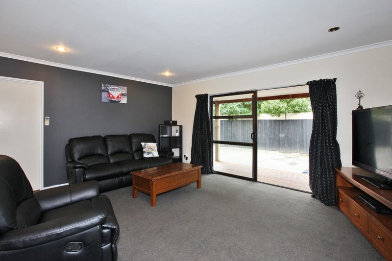 2/24 Pannell Avenue, Wainoni, Christchurch - Carousel 2