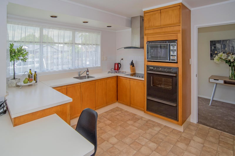 25 Evanda Crescent, Conifer Grove, Takanini - Carousel 2