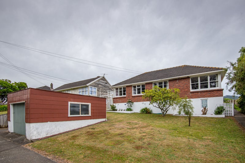 16 Mexted Crescent, Ranui, Porirua - Carousel 1