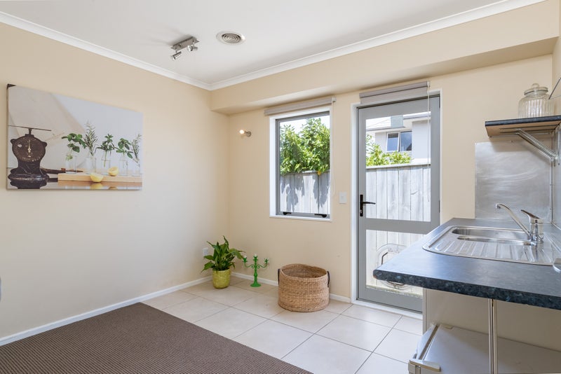 8 Peel Lane, Aotea, Porirua - Carousel 10