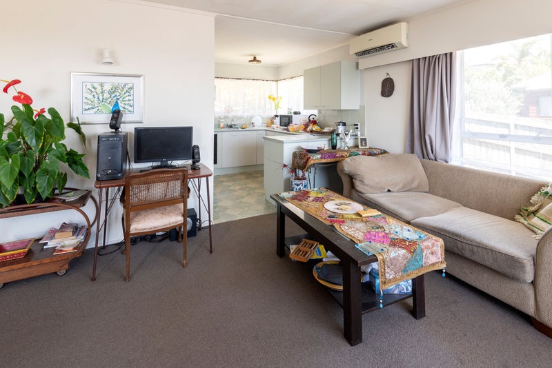 1/6 Clunie Place, Highland Park, Auckland - Carousel 2