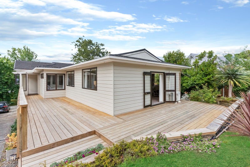 8 Busbridge Place, Hillcrest, Auckland - Carousel 2