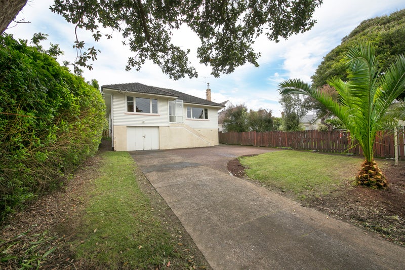 82 Frederick Street, Hillsborough, Auckland - Carousel 2