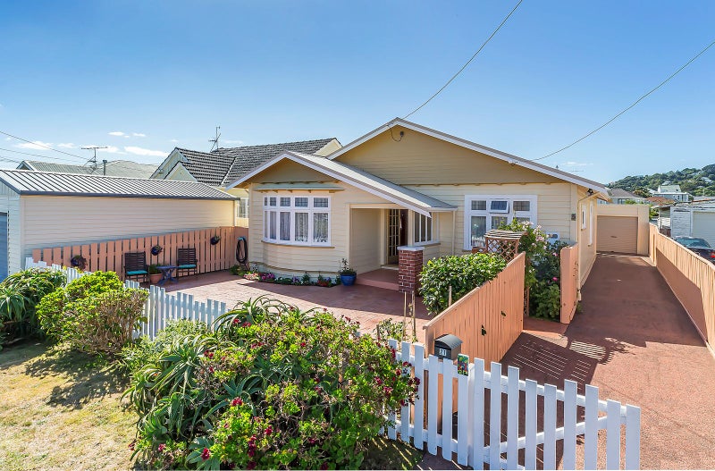 21 Crawford Green, Miramar, Wellington - Carousel 1