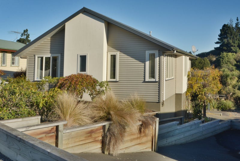 37 Clariton Avenue, Green Island, Dunedin - Carousel 1