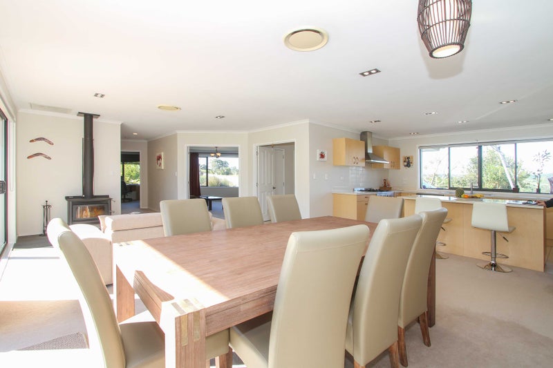 29 Whangaparaoa Road, Red Beach, Whangaparāoa - Carousel 10
