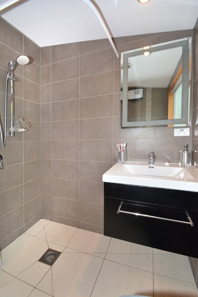 31 Garden Place, Glenleith, Dunedin - Carousel 10