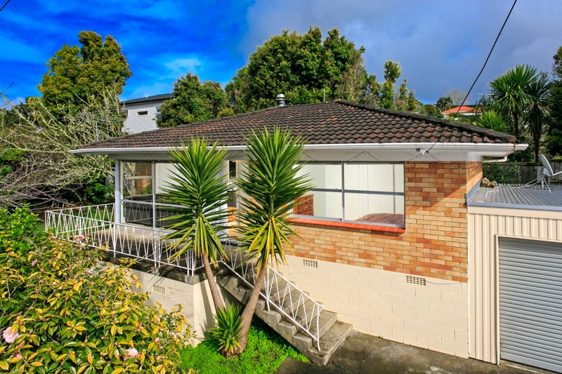 2/7 Moore Street, Hillcrest, Auckland - Carousel 1