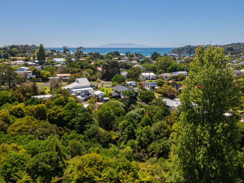 14 Huruhi Road, Oneroa, Waiheke Island - Carousel 1