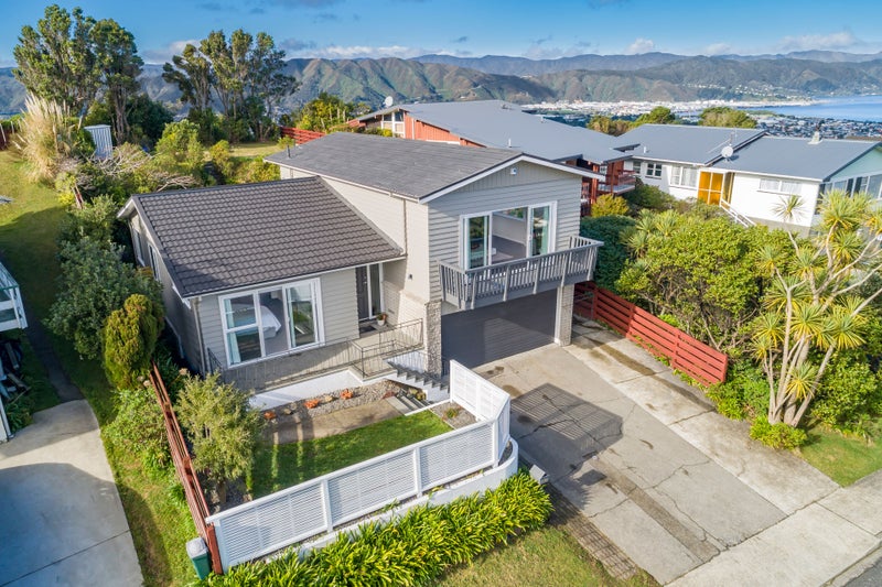 110 Dowse Drive, Maungaraki, Lower Hutt - Carousel 1