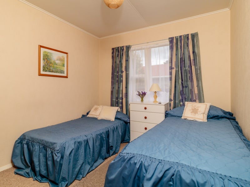 205 Sunnybank Crescent, Camberley, Hastings - Carousel 10