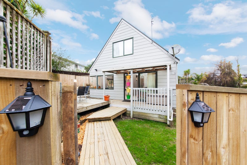 2/39 Vina Place, Massey, Auckland - Carousel 2