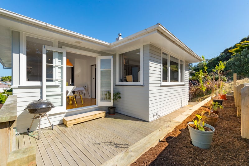 6 Shelley Street, Titahi Bay, Porirua - Carousel 2
