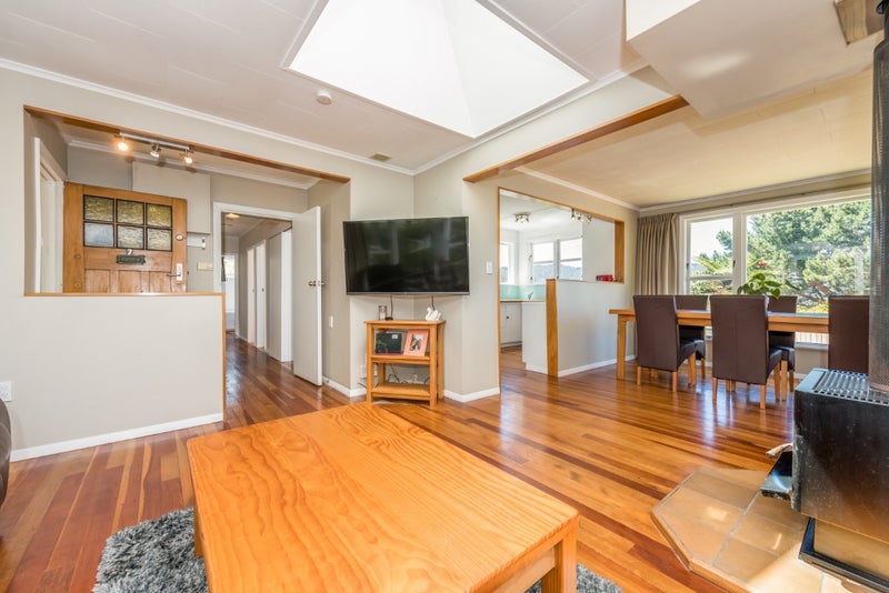 7 Gurney Road, Kelson, Lower Hutt - Carousel 2