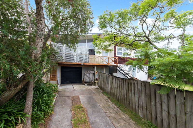 14 Pendlebury Street, Green Bay, Auckland - Carousel 2
