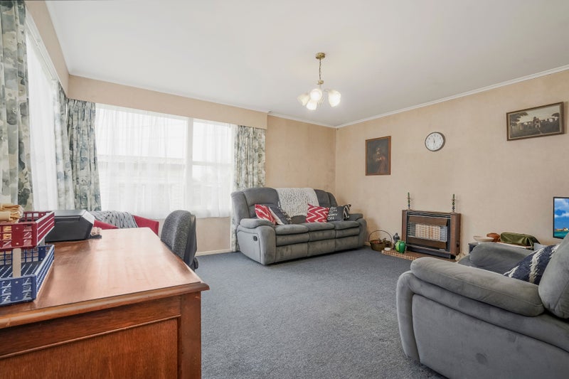 45 Te Anau Place, Glenview, Hamilton - Carousel 2