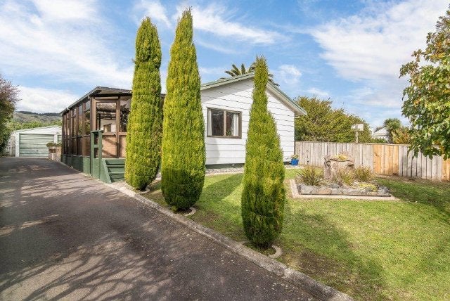 31 Dale Road, Raumati South, Paraparaumu - Carousel 1