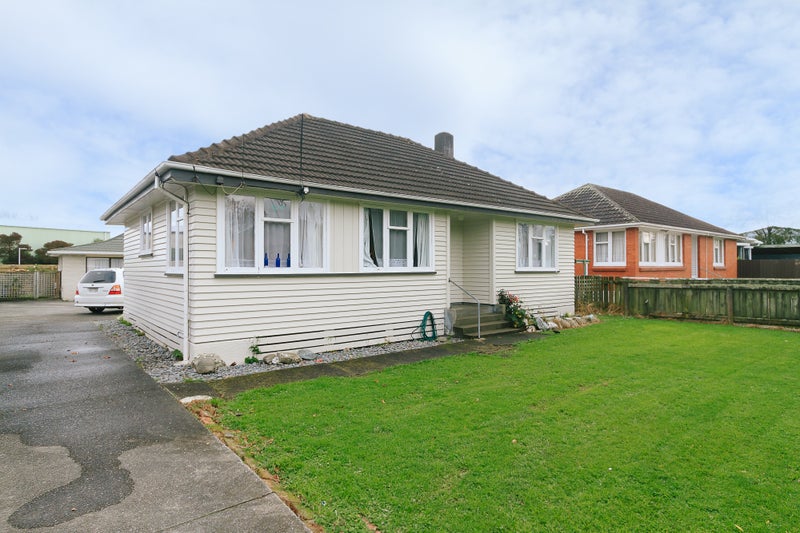 1/15 Treadwell Street, Naenae, Lower Hutt - Carousel 1