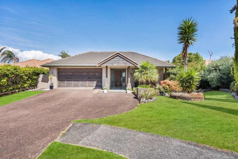 8 Pebble Beach Place, Golflands, Auckland - Carousel 1