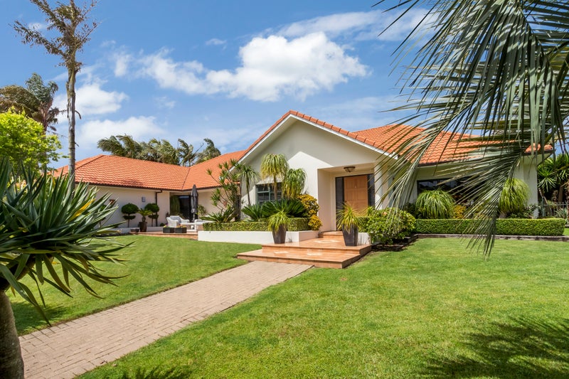 40 Royalle Mews, Botany Downs, Auckland - Carousel 1