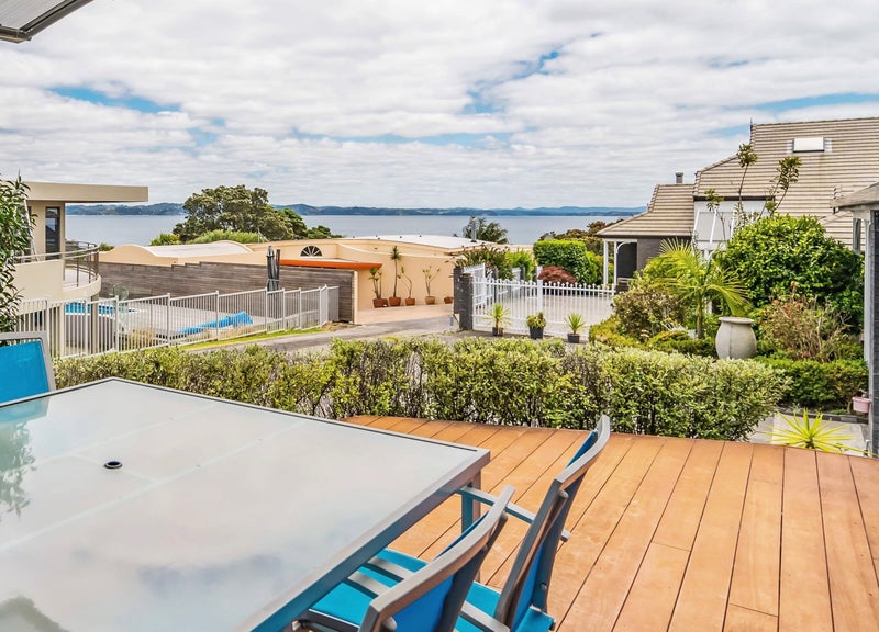 24 Pacific Parade, Army Bay, Whangaparaoa - Carousel 1