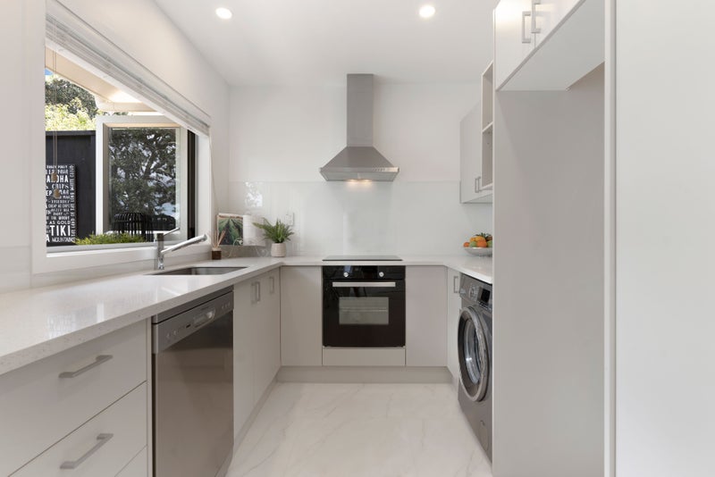 2/5 Beach Haven Road, Beach Haven, Auckland - Carousel 50
