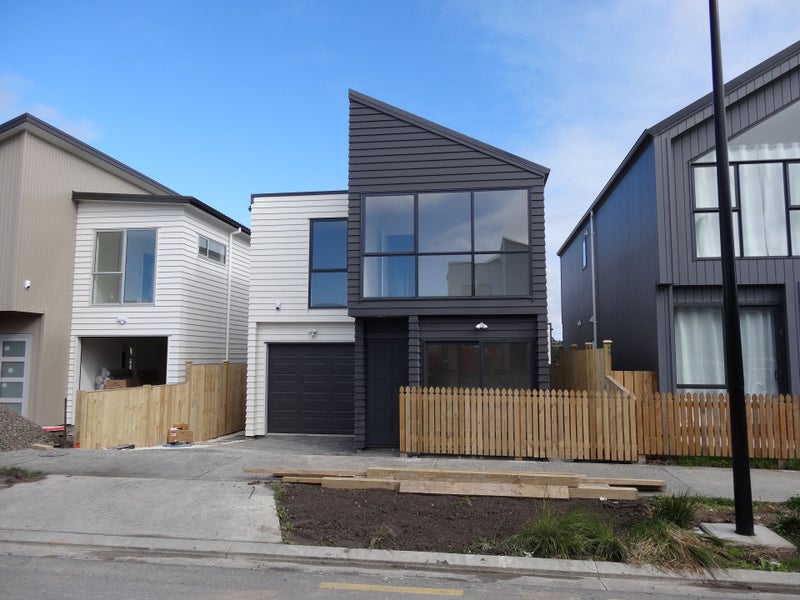 9 Houhora Street, Westgate, Auckland - Carousel 1