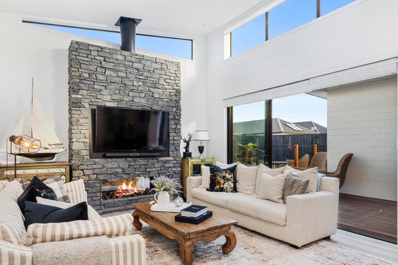 6 LITSEA WAY - Carousel 1