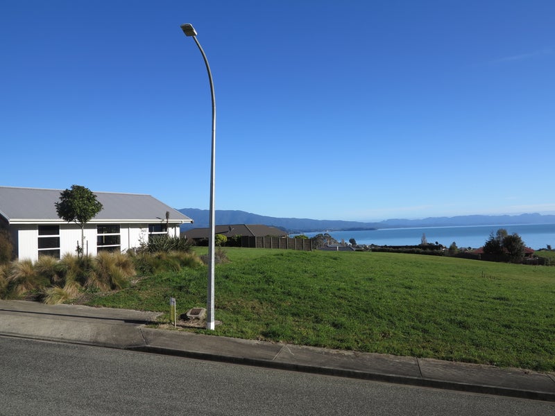 11 Pohutukawa Place, Takaka - Carousel 1