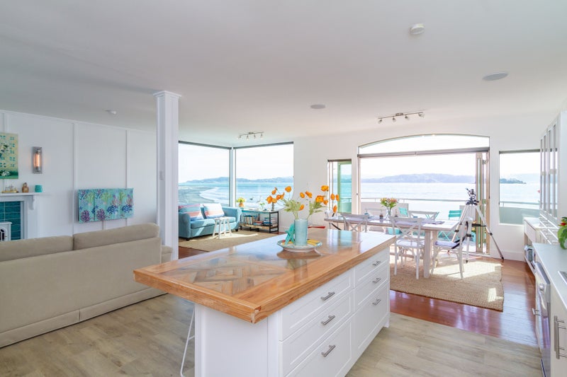 233 Marine Parade, Eastbourne, Lower Hutt - Carousel 1